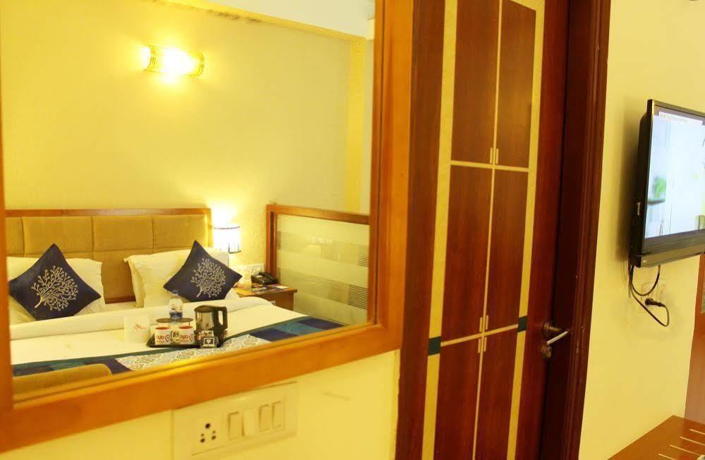 Oyo Premium Prem Mandir Hotel Vrindavan